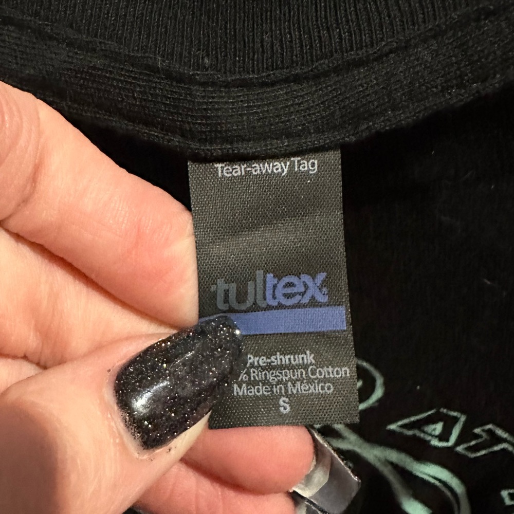 Hot Topic Tee - Picture 3 of 4